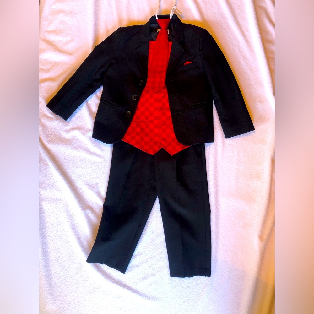 Toddler Tuxedo, size 5